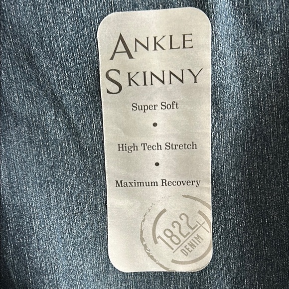 NWT 1822 Ankle Skinny Indigo Wash - Picture 3 of 7